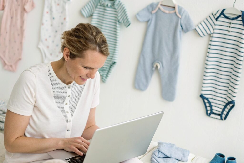 Parent reading through the reviews of babywear online